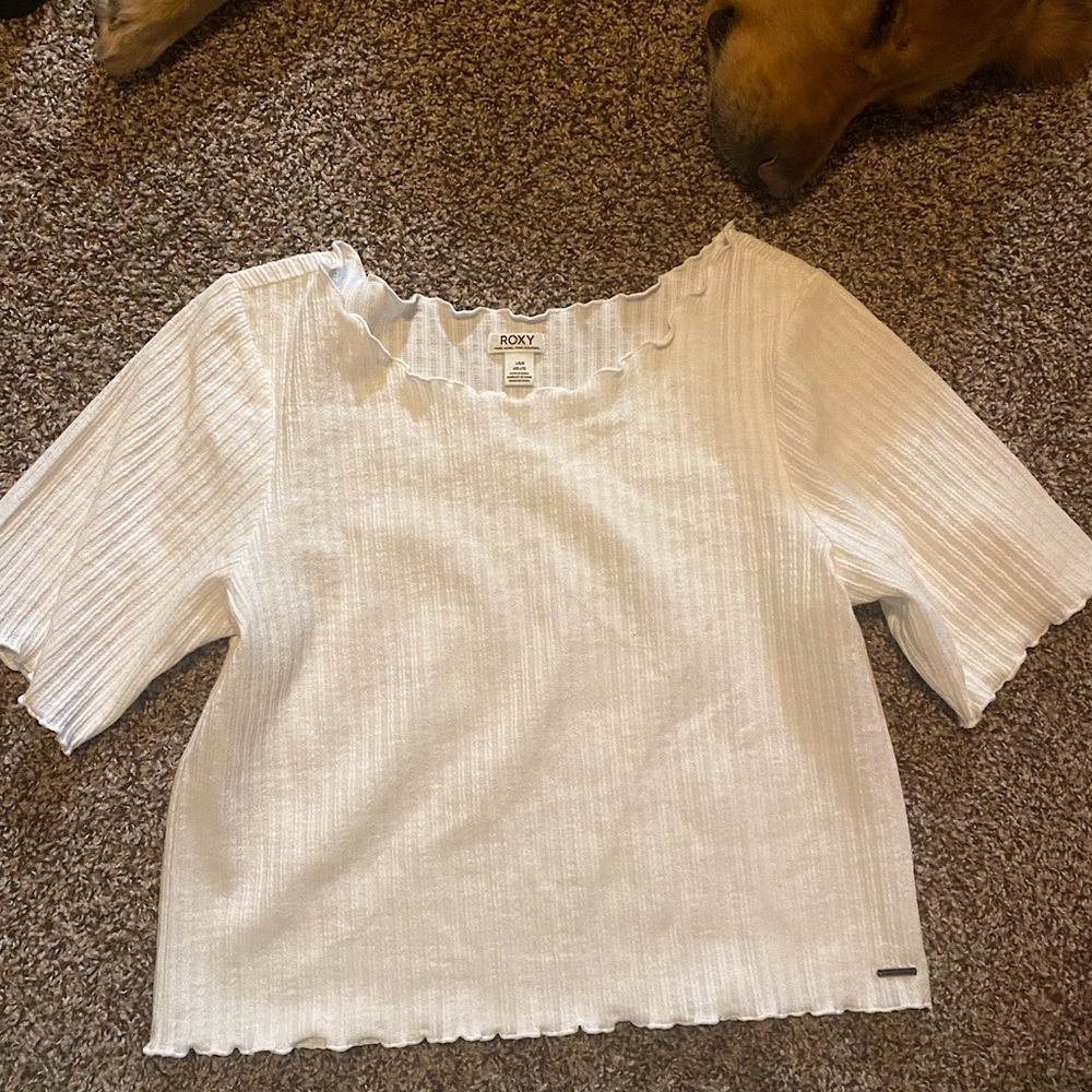 Boho and casual white ROXY crop top!